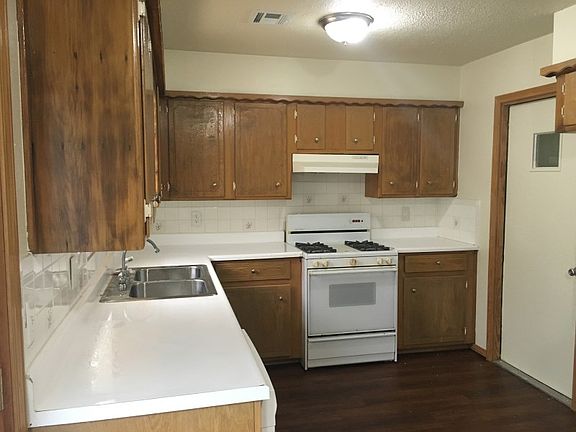 2nd image of 1013 Hampton Dr