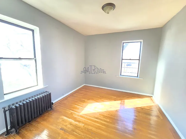 811-810 Broadway #403 — Photo 4
