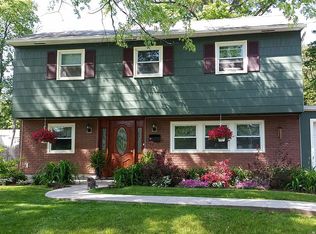 21 Village Dr, Saugerties, NY 12477