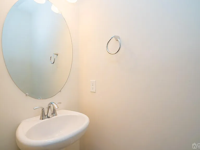218 Peyton Pl — Photo 10