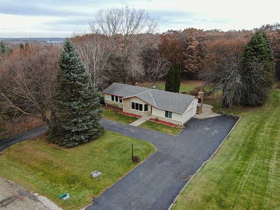 2nd image of N11W27766 White Oak Ct