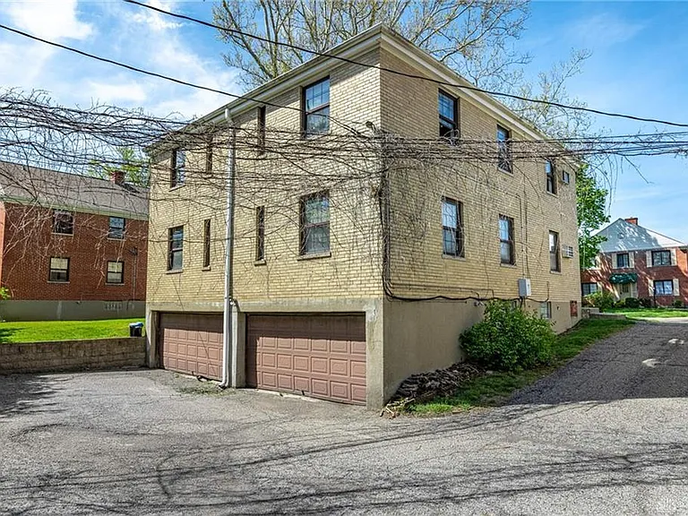 526 Corona Ave — Photo 13