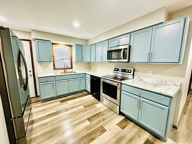 1038 E Northwood Dr — Photo 2