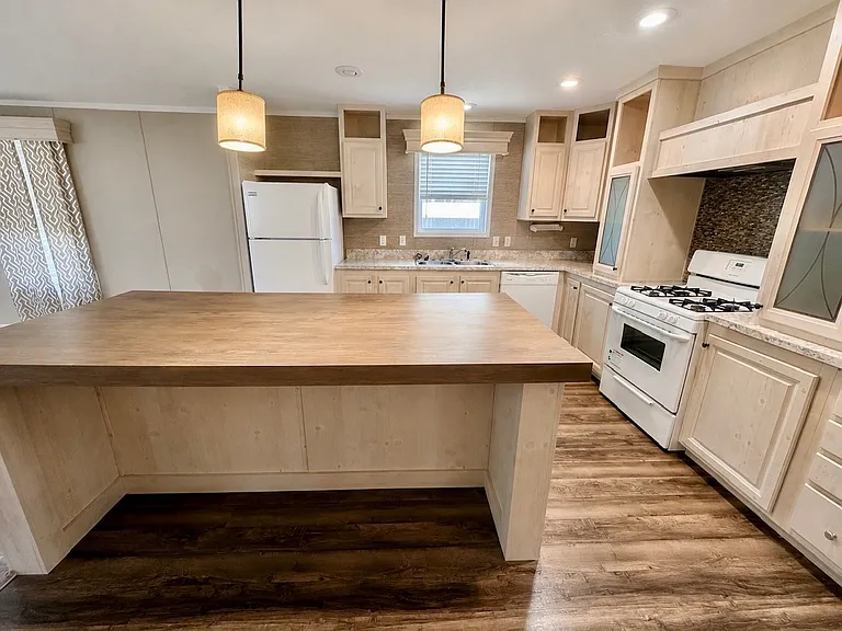 63 Lake Ness Dr — Photo 1