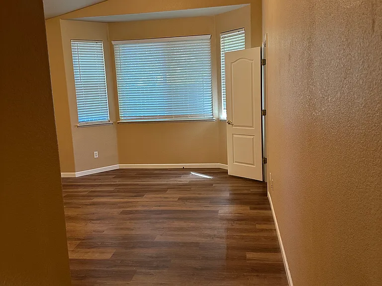 3220 Balada Way — Photo 4