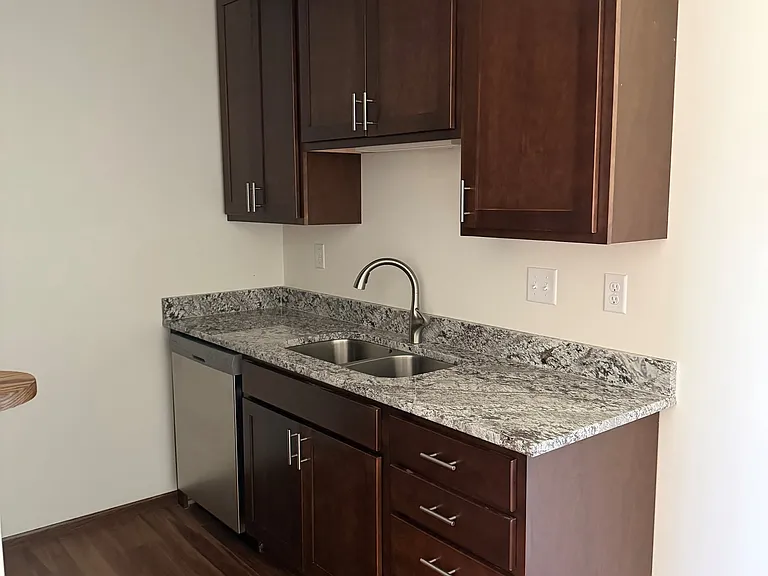 Lake Cove Village Apartments — Photo 54