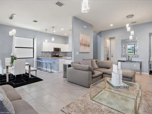 8812 Madrid CIR, NAPLES, FL 34104