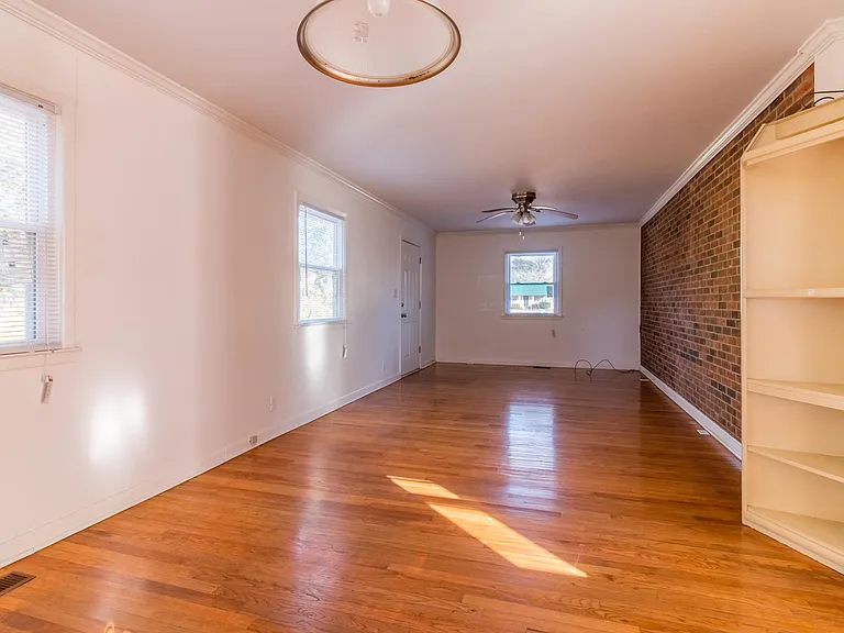 206 Marion Ct — Photo 6