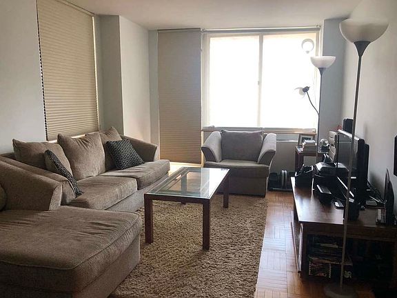 4th image of 236 E 47th St APT 33B