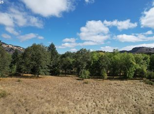 1942 Glengary Loop Rd, Roseburg, OR 97470