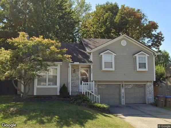 307 W Calico Dr, Raymore, MO 64083