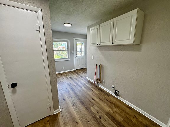 5th image of 310 Sheridan Ave