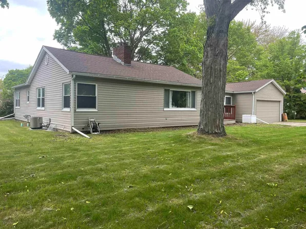 105 Coventry Ct, Midland, MI 48642