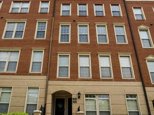 7931 Crescent Park Dr, Gainesville, VA 20155