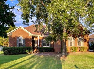 225 Clouds Creek Dr, Huntsville, AL 35806