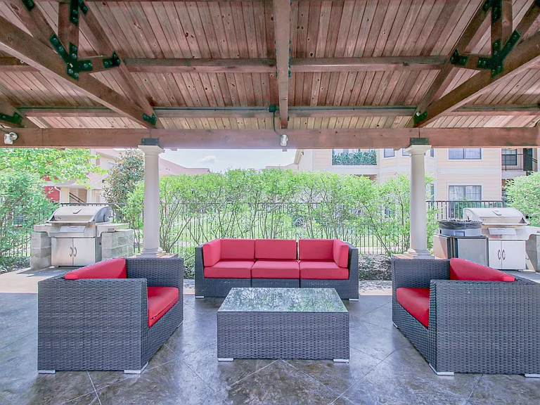Vista Ridge Apartments — Photo 16