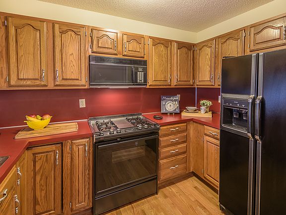 Great Cabinet/Counter Space