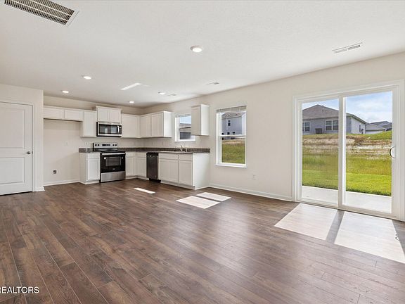 3rd image of 7830 Moonbeam Ln