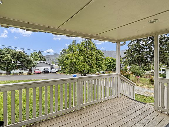 5th image of 71 SE Ronald St