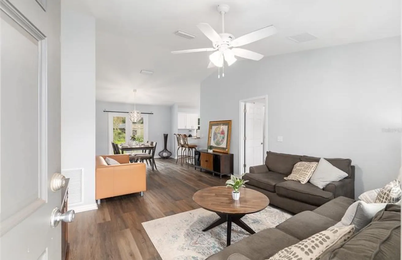 3 bed, 1278 sqft, $1,800 — Photo 3