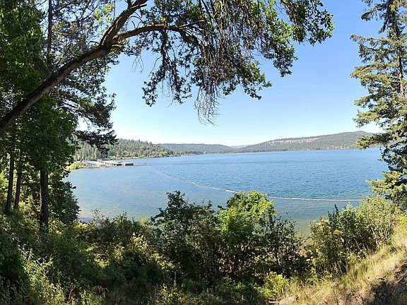 2nd image of 300 Rocky Point Loop Rd