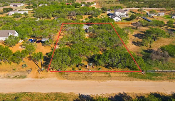 123 CR 2666, Moore, TX 78057