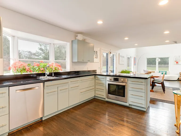 492 Lumber Ln — Photo 9