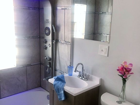 3rd image of 11218 S Avenue L