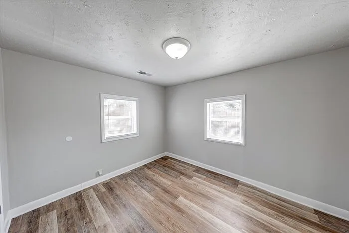 2702 S Lyons Ave — Photo 12