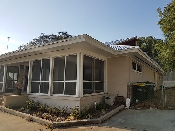 Screened front Porch