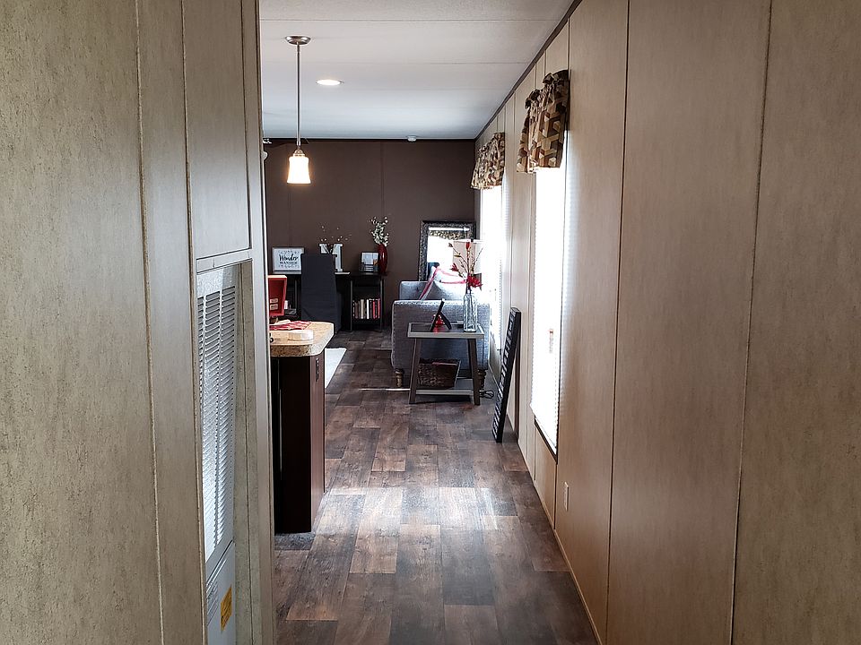 1st image of 10 Oakridge Dr