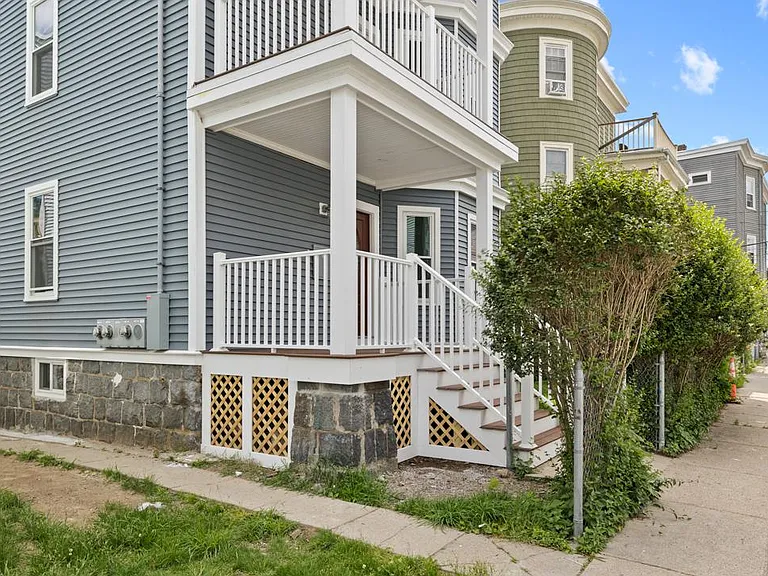 16 Leslie St #2 — Photo 19