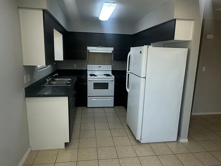 220 S Coyote Ave #17 — Photo 4