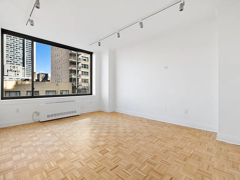 350 E 82nd St #7G — Photo 3
