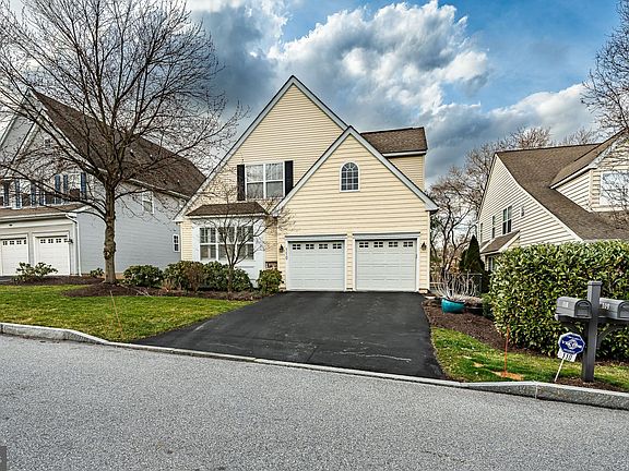 3rd image of 110 Potters Pond Dr