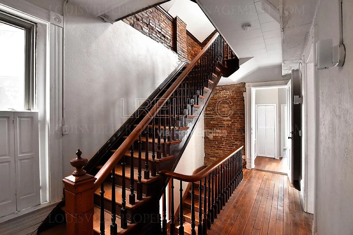 Building Photo - 607 E Saint Catherine St #2