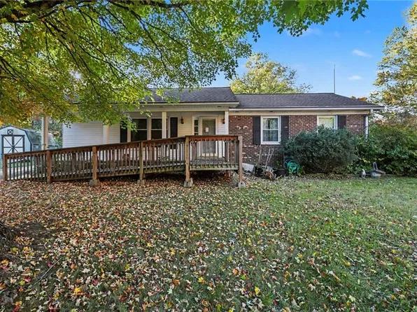1240 Castlegate Ct, Winston Salem, NC 27103