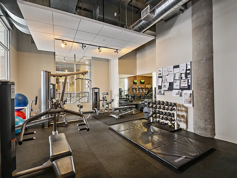 900 N Kingsbury St #800 — Photo 22
