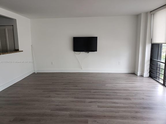 2nd image of 1450 Brickell Bay Dr APT 915