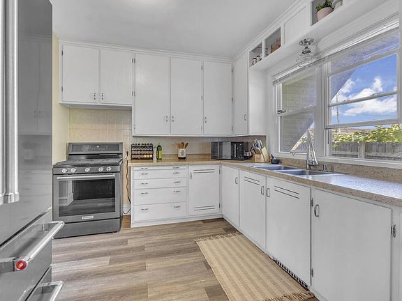 5th image of 1222 Huron AVENUE