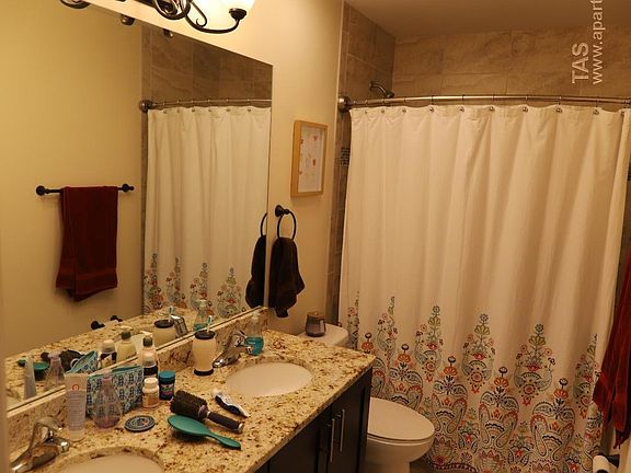 5th image of 2555 W Logan Blvd #2EE