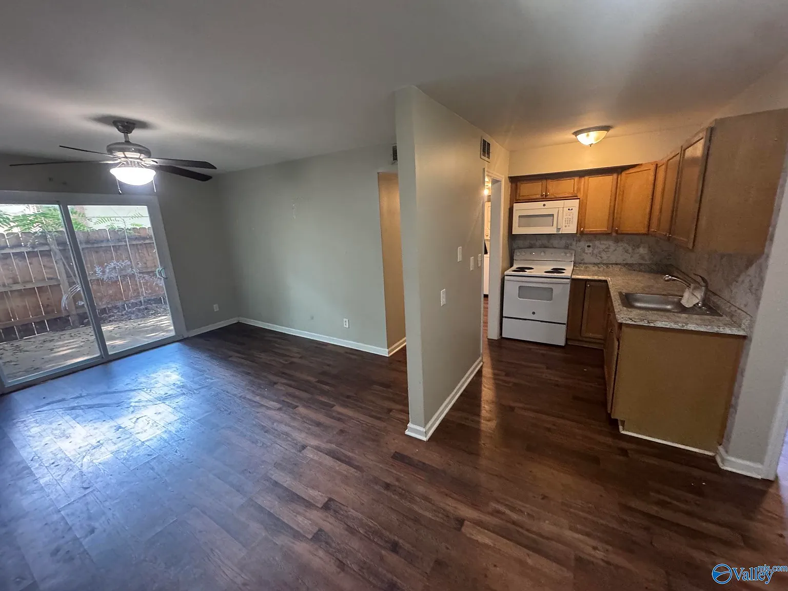 2 bed, 1.0 bath, 738 sqft, $750 — Photo 3