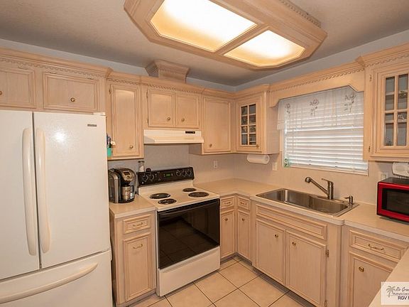 5th image of 1735 Carnation Dr