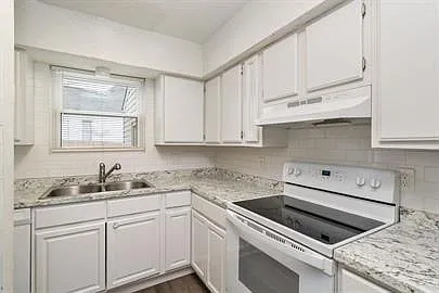 2522 McMillan St N Photo 1