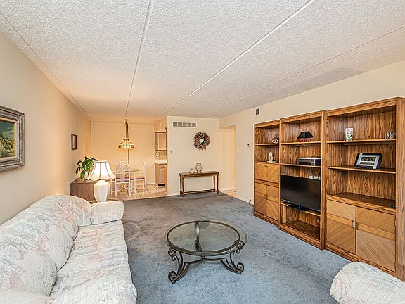 5th image of 8025 Woodglen Ln APT 201