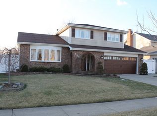 750 N 9th Ave, Addison, IL 60101