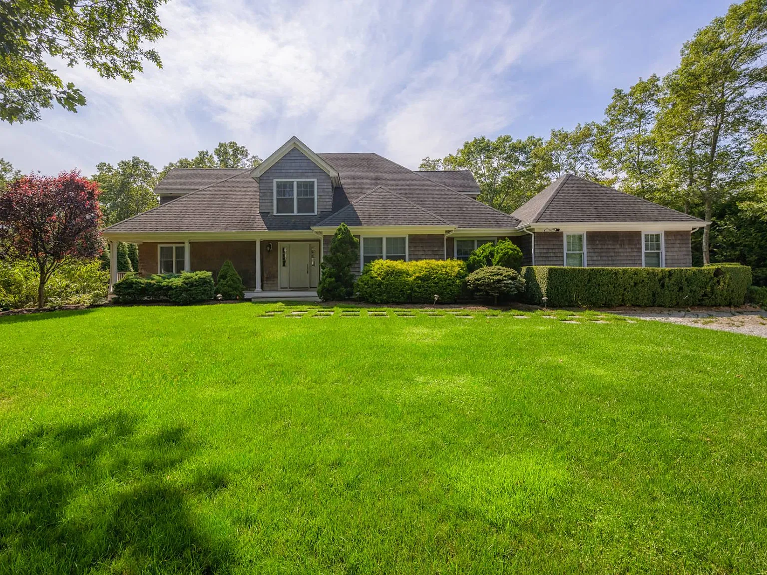 Quogue Village Sophisticated Chic Design — Photo 1