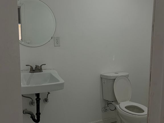 3rd image of 246 N Pacific Ave