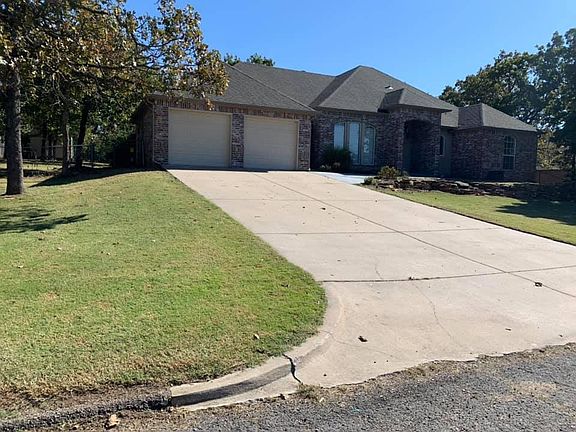 3rd image of 212 Craven Dr