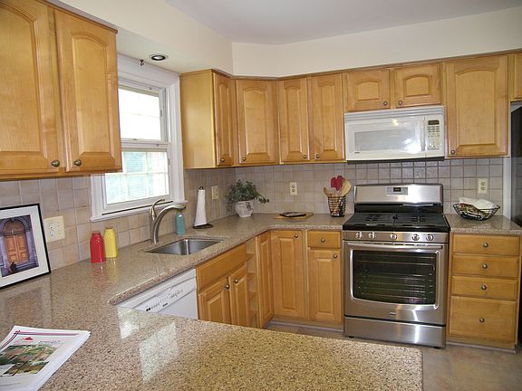 5th image of 3152 Stratford Ct